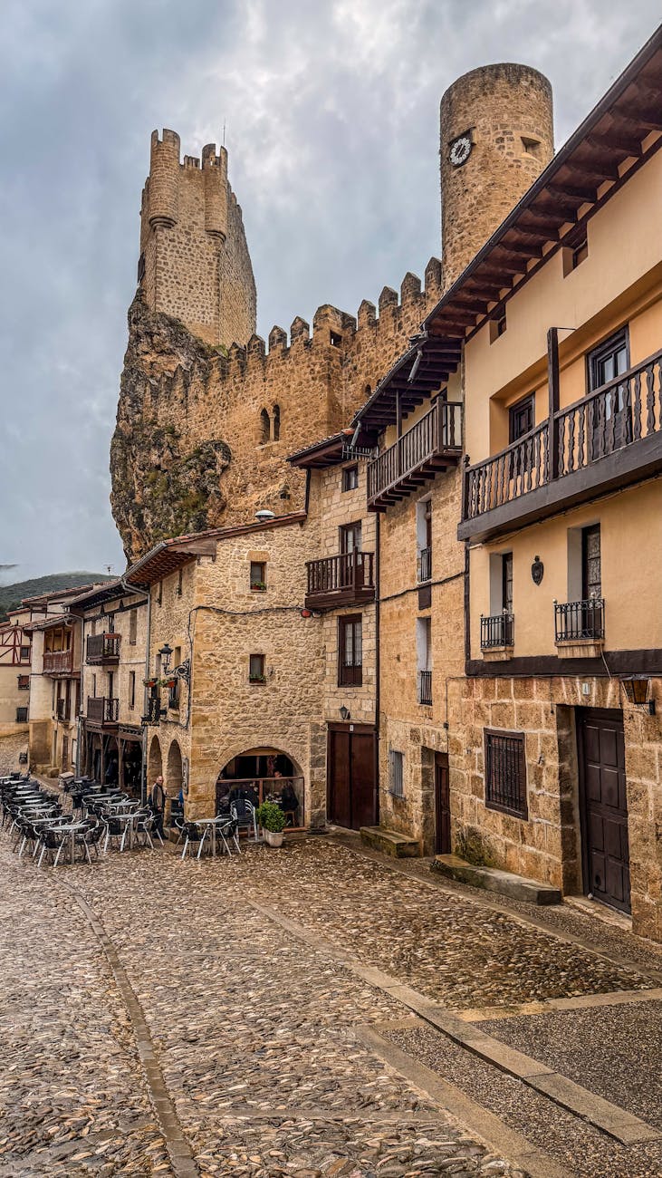 CASTILLO DE FRÍAS EN LA CIUDAD MAS PEQUEÑA DE ESPAÑA